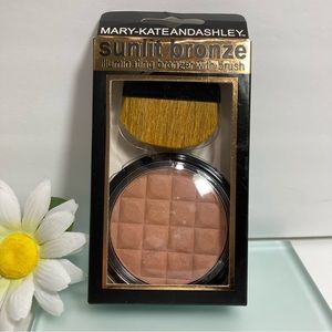 Mary Kate and Ashley Sunlit Bronze #603 Illuminating Bronzer With Brush NEW